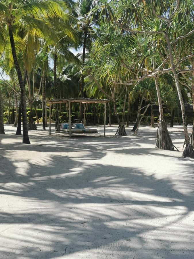 Zumzum Beach House Bed & Breakfast Kinondo Exterior foto