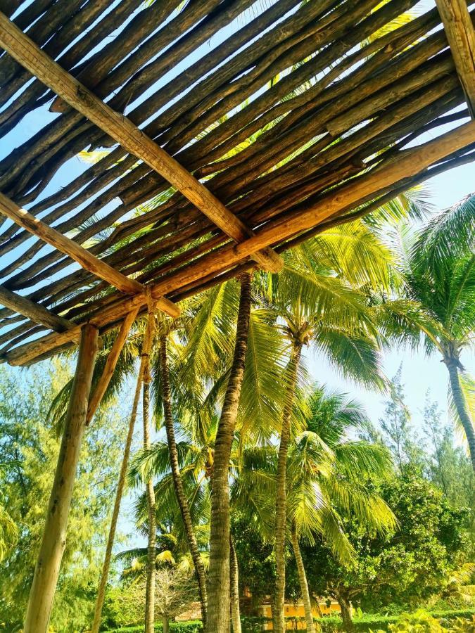 Zumzum Beach House Bed & Breakfast Kinondo Exterior foto