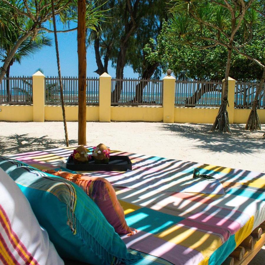 Zumzum Beach House Bed & Breakfast Kinondo Exterior foto