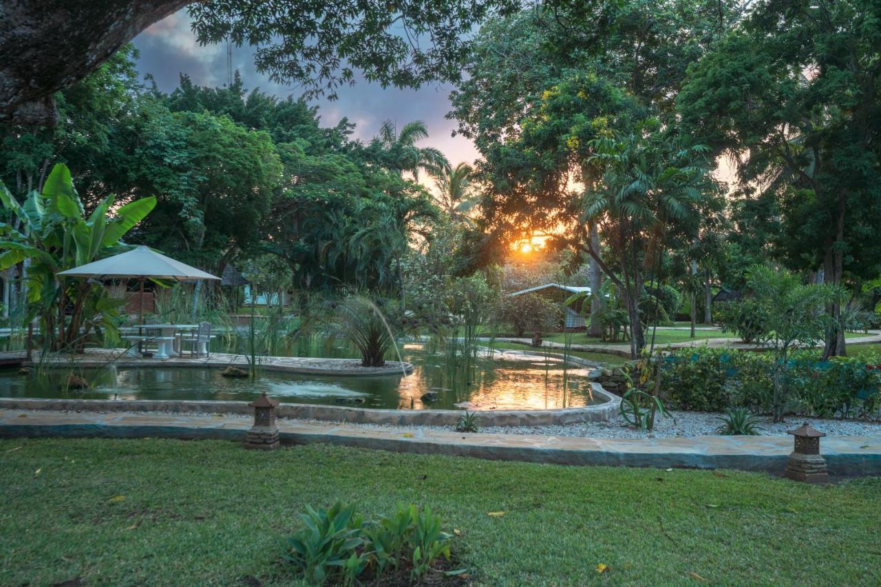 Zumzum Beach House Bed & Breakfast Kinondo Exterior foto